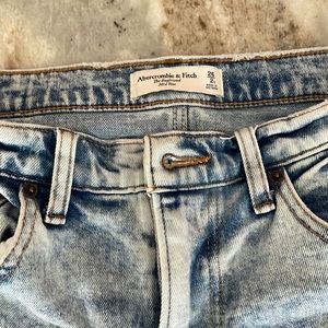 ABERCROMBIE & FITCH BOYFRIEND MID RISE 26/2s